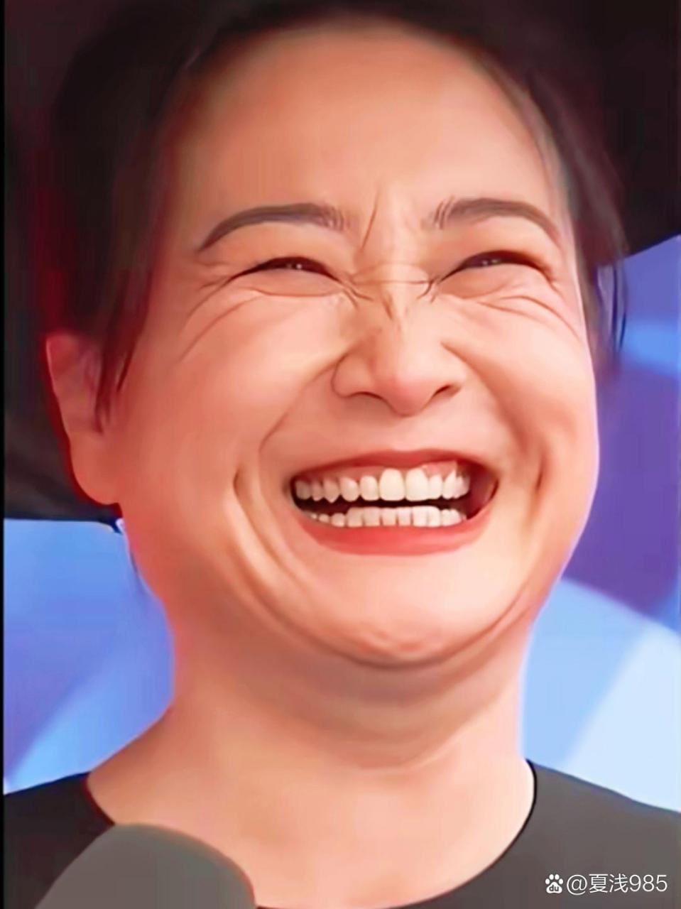 贾玲参加了巴黎奥运会的开幕式,当她看到运动员得了冠军,接受采访时