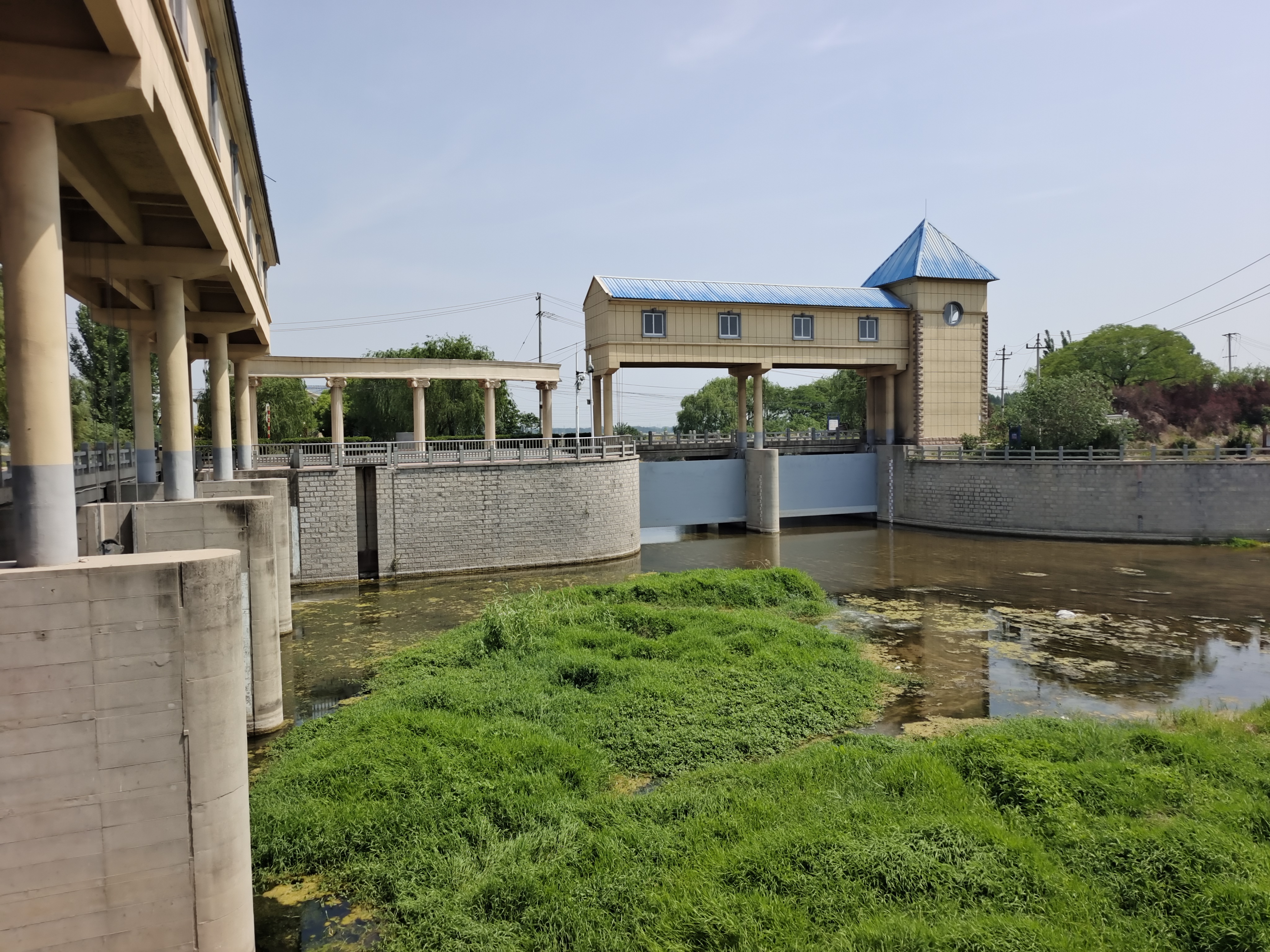 【济南章丘绣江河上的拦河分洪闸,一道亮丽的风景线】  济南章丘绣