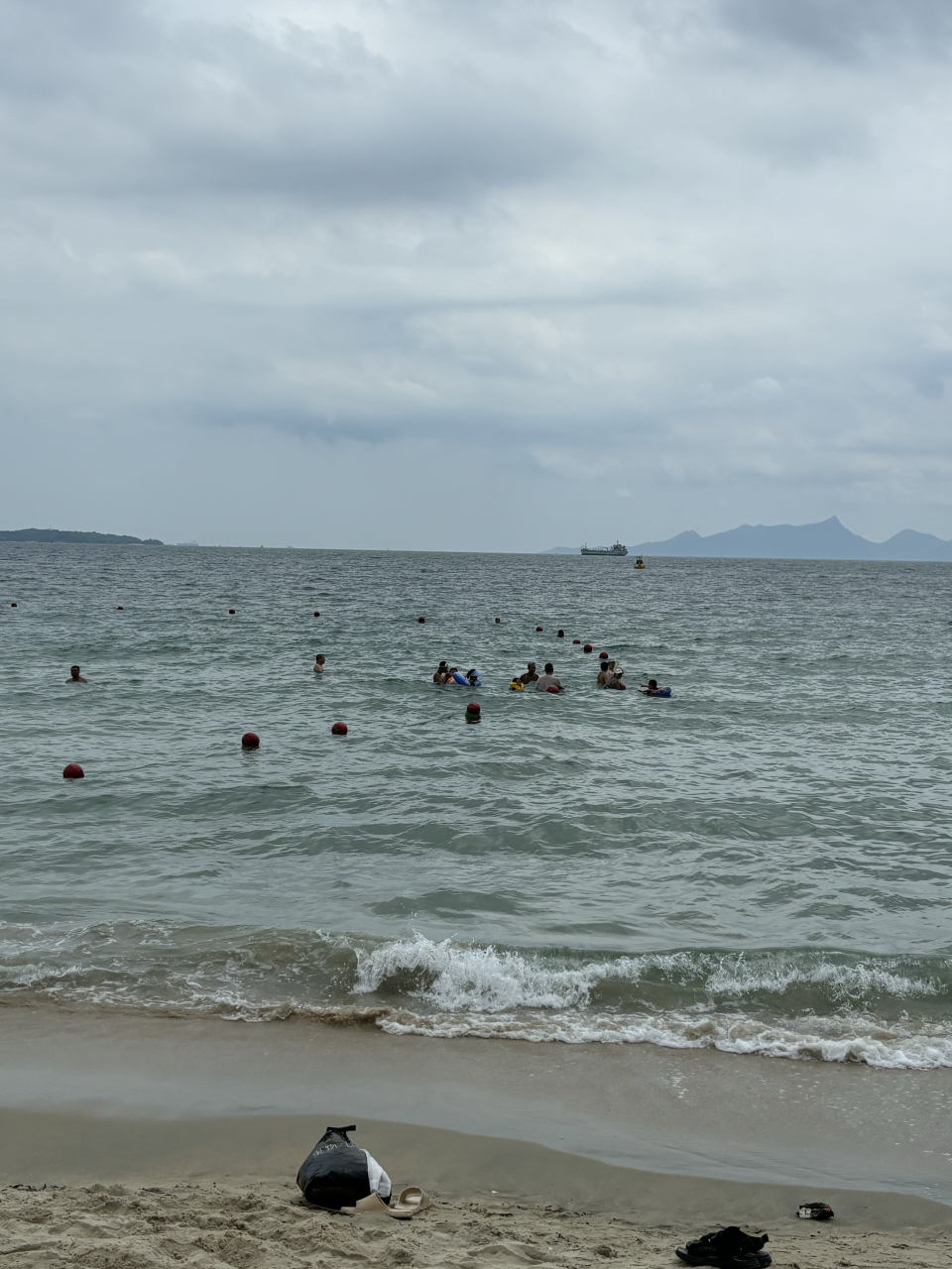 海南东方市游泳的海滩图片