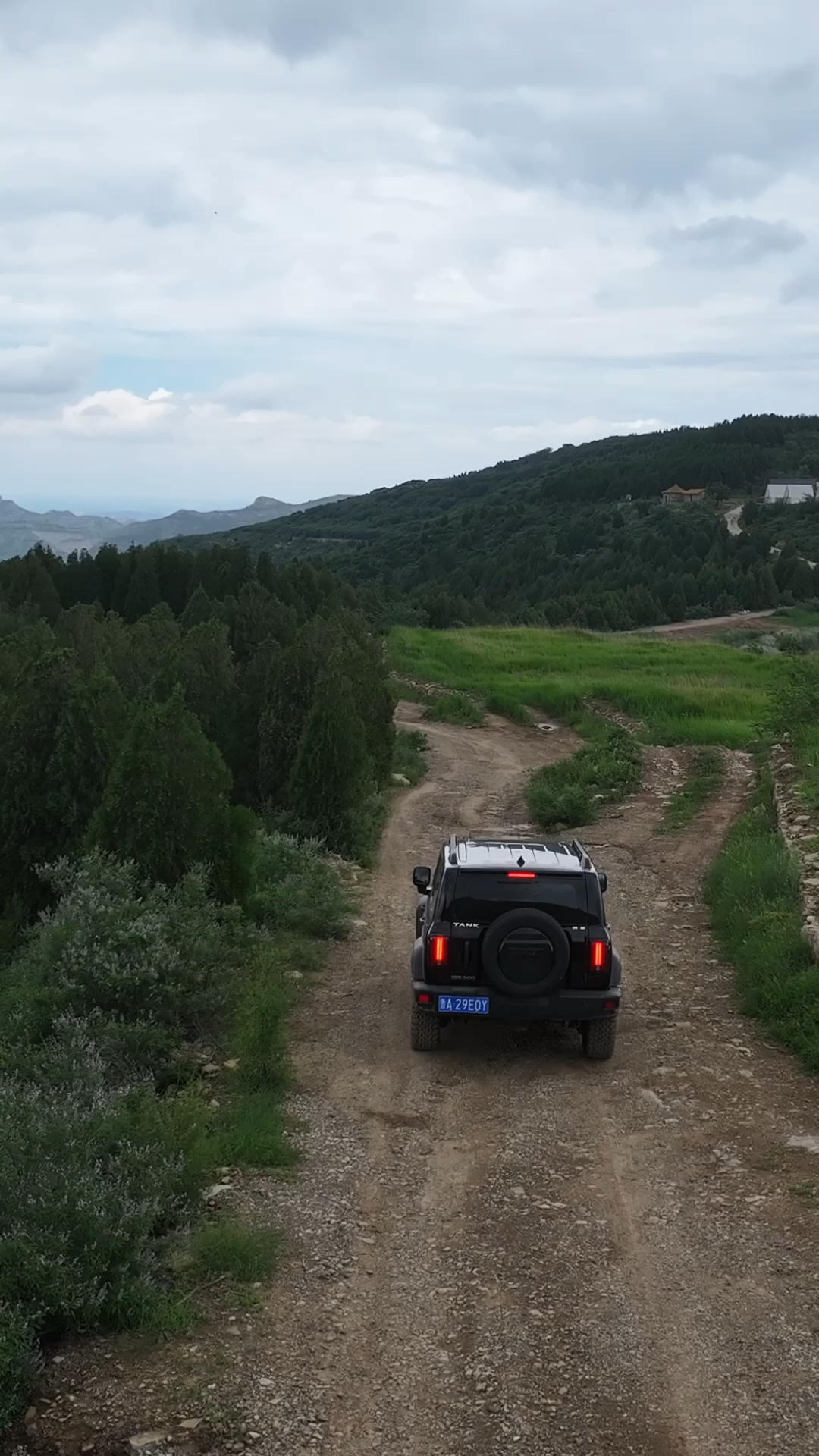 济南丁子寨越野跑山,自由自在行驶山巅