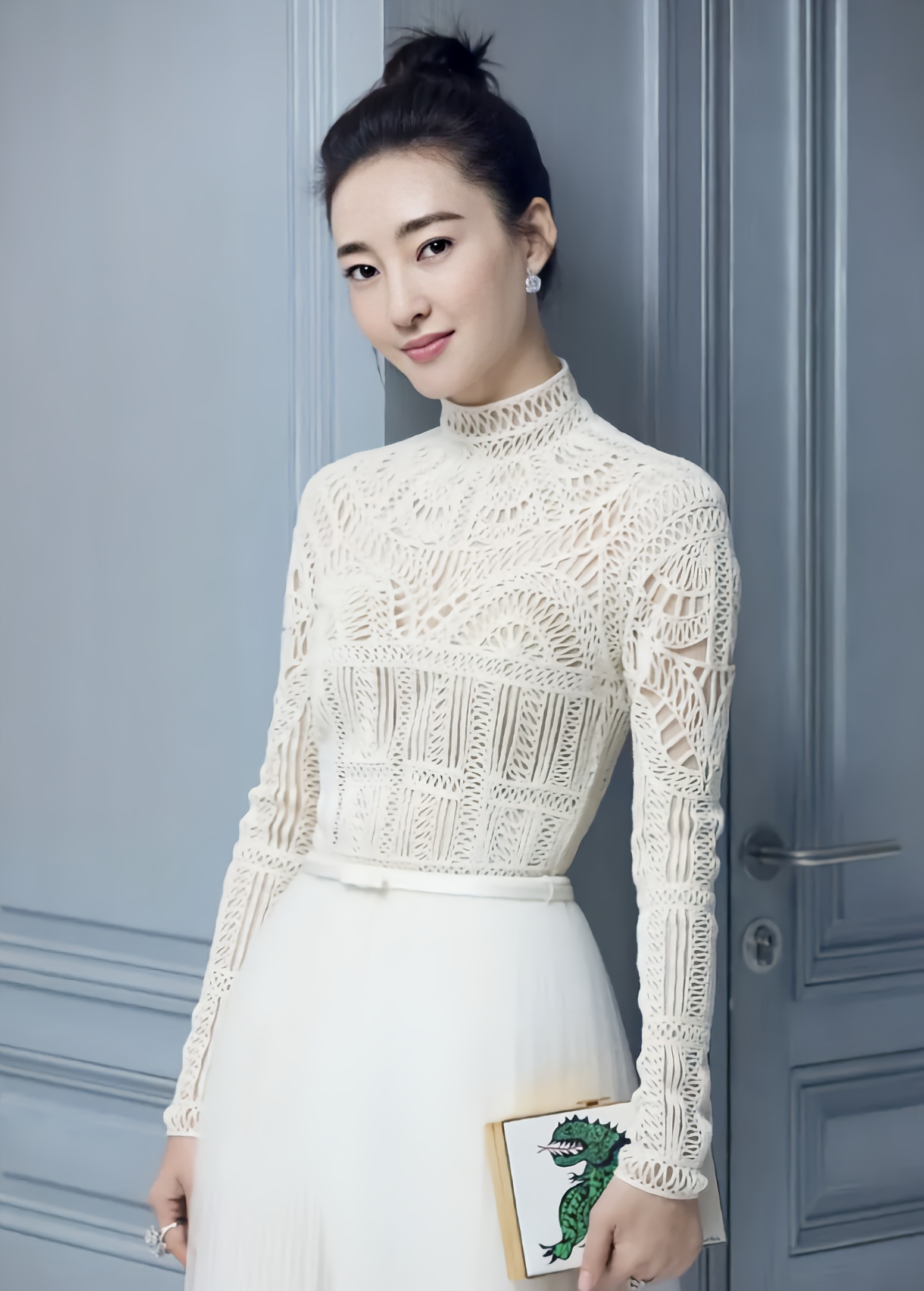 "不料刚说完,王丽坤的脸马上红了,支支吾吾的说:"有,但是很多事我不太