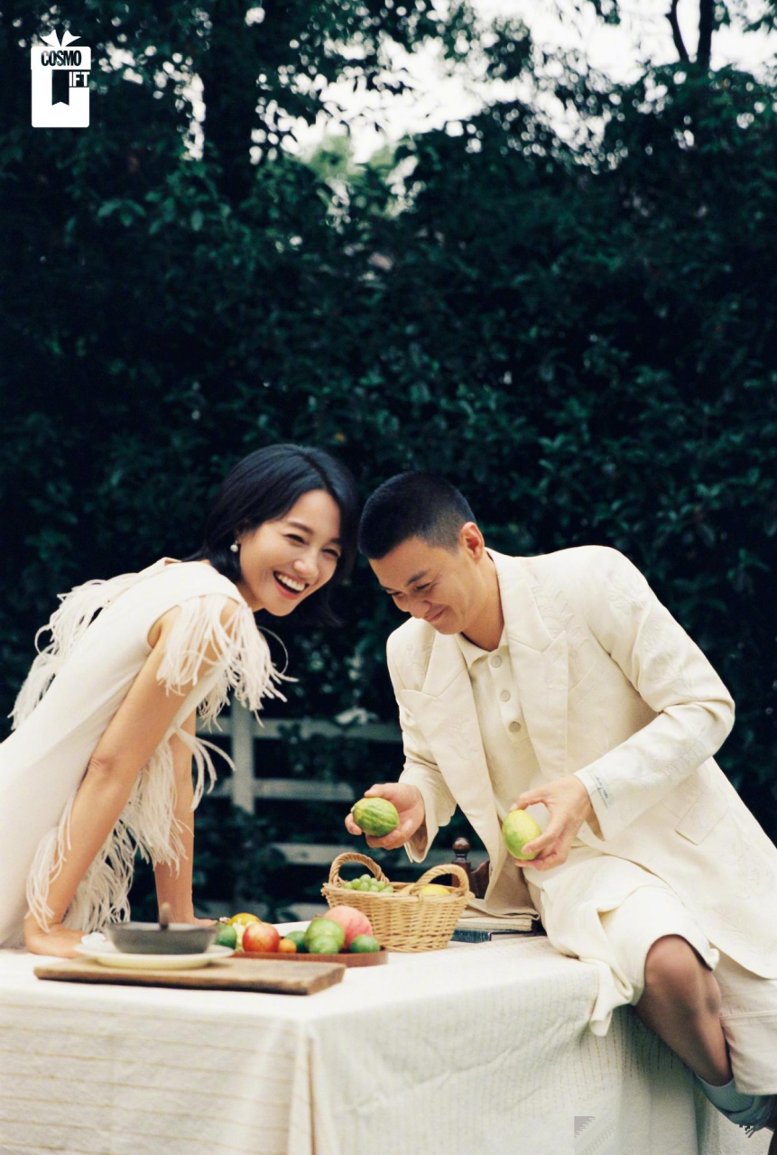 朱丹和周一围这对夫妻好恩爱,生了俩娃眼里还满是爱意.