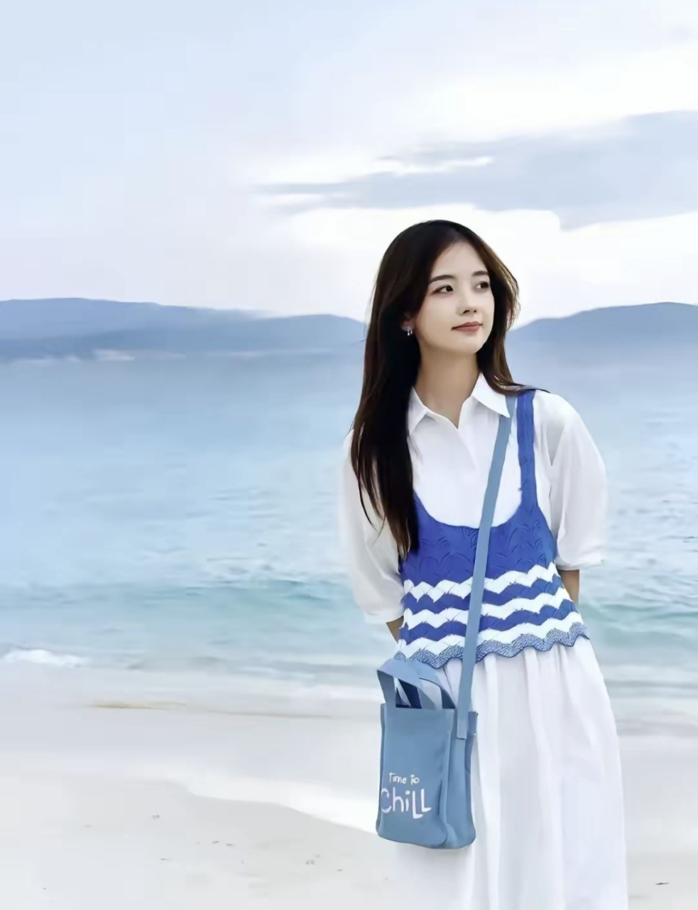 央视美女记者王冰冰,一组海边清新美照来袭,笑容甜美,清纯可人  不得