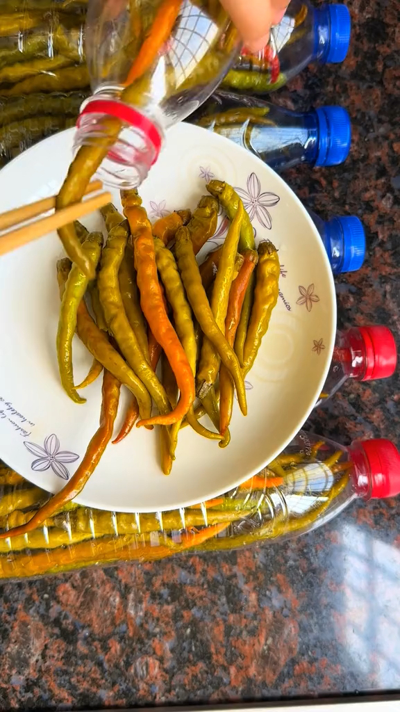 家里有空瓶子就能做的"卜辣椒"酸辣开胃还耐保存