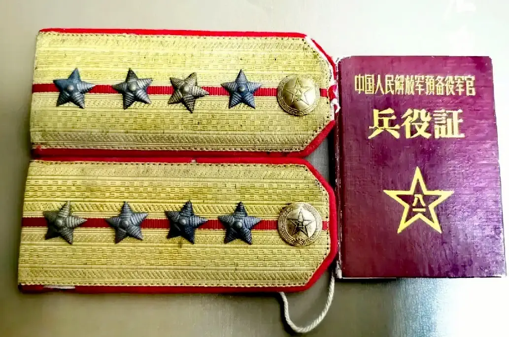 1955年极少评定大尉,因按1952年军衔标准授予