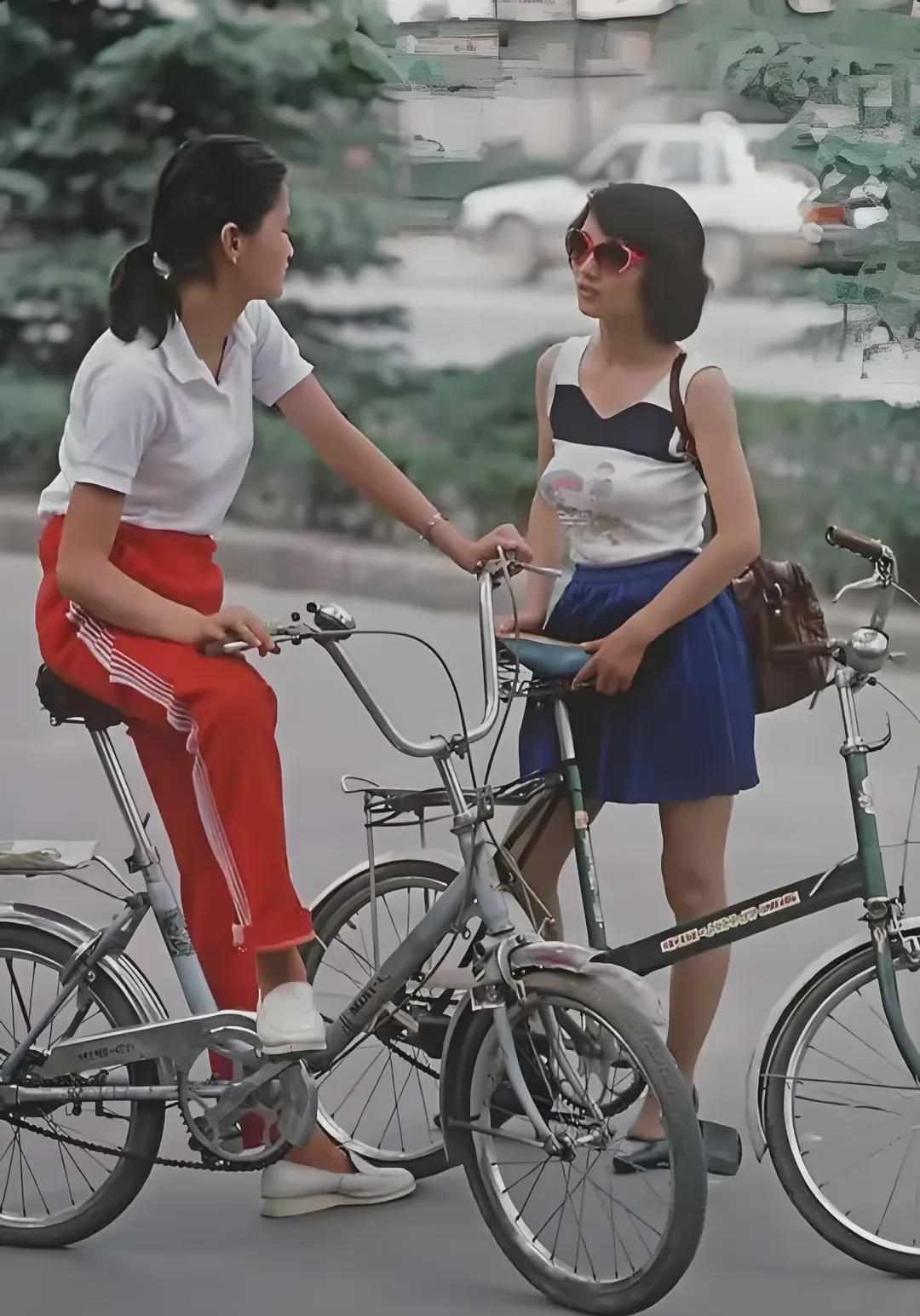 接下来我们通过一组珍贵的老照片来一同走进八十年代的夏天不知有您