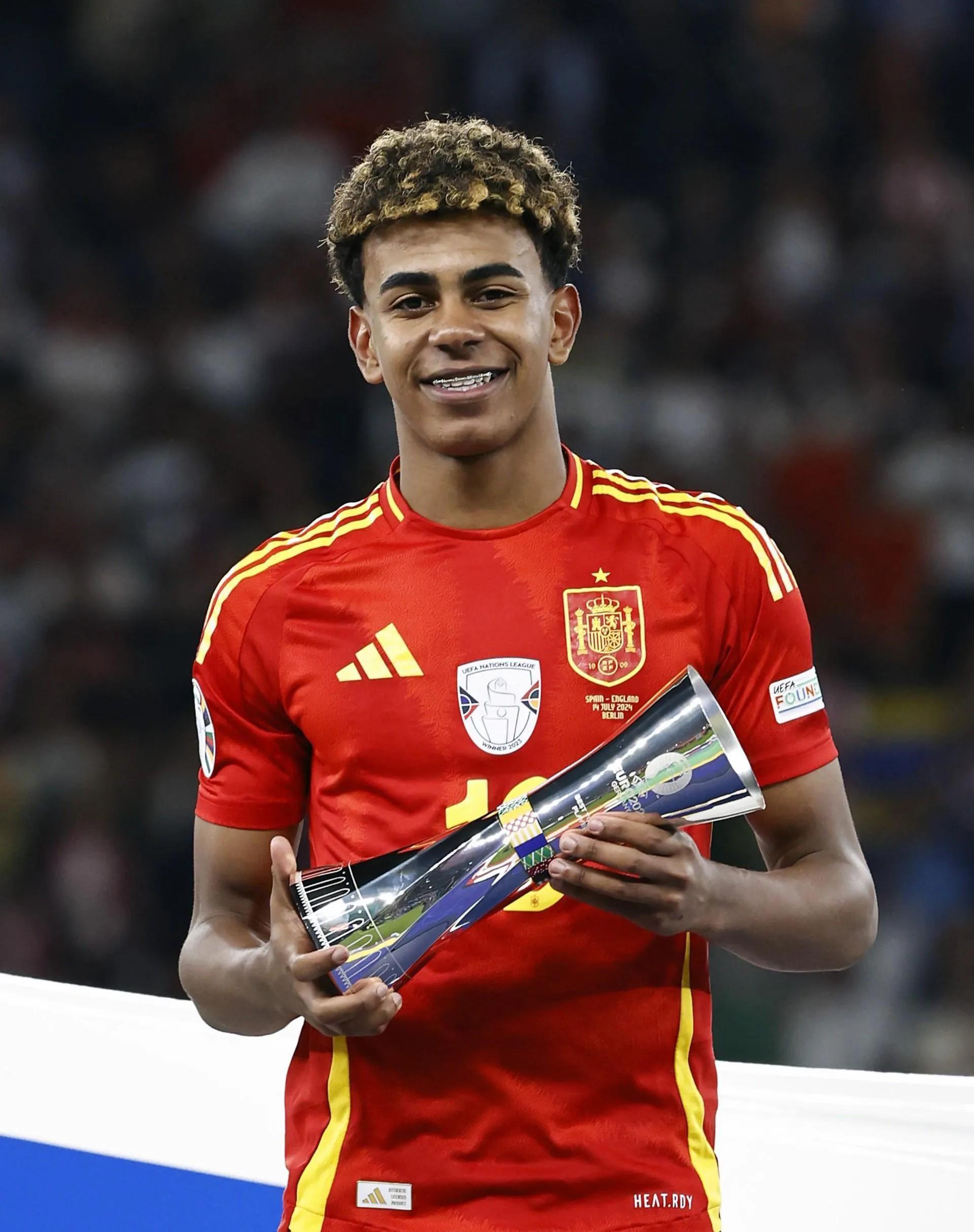 西班牙队最大的变化,非白人球员入选,前一段时间去西班牙出差,发现