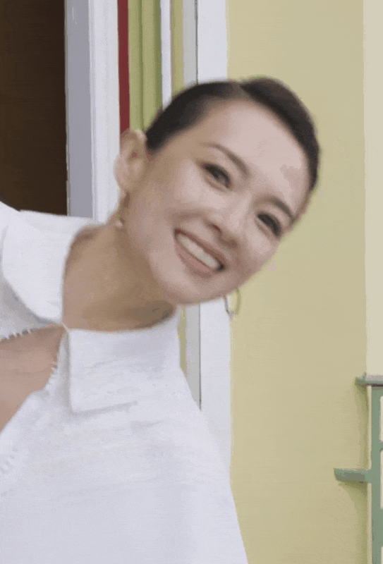 无视汪峰新恋情,45岁章子怡惊艳红毯,搞事业的狠女人回来了!