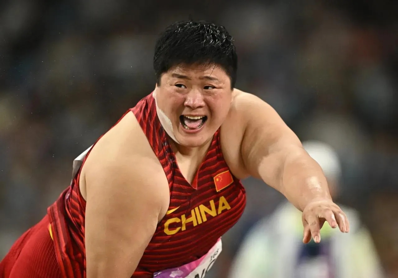 巩立姣堪称中国体坛的传奇人物: