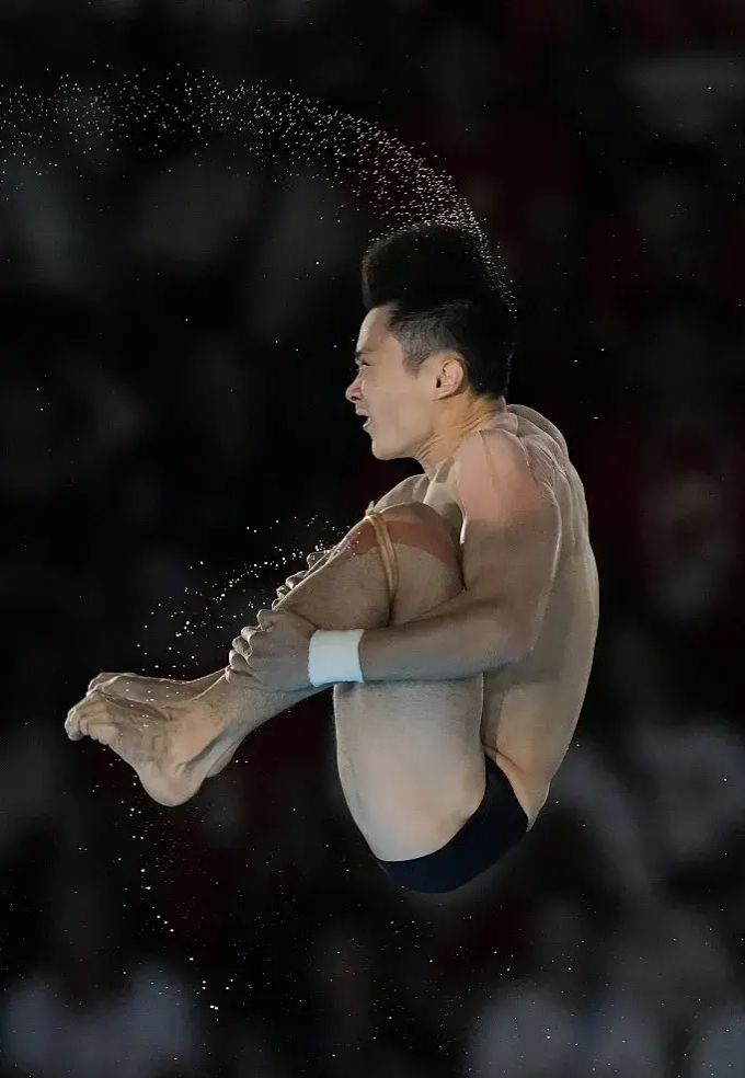 3,随着曹缘的成功卫冕,无疑杨昊跳水肌肉跳水奥运冠军杨昊杨昊跳水