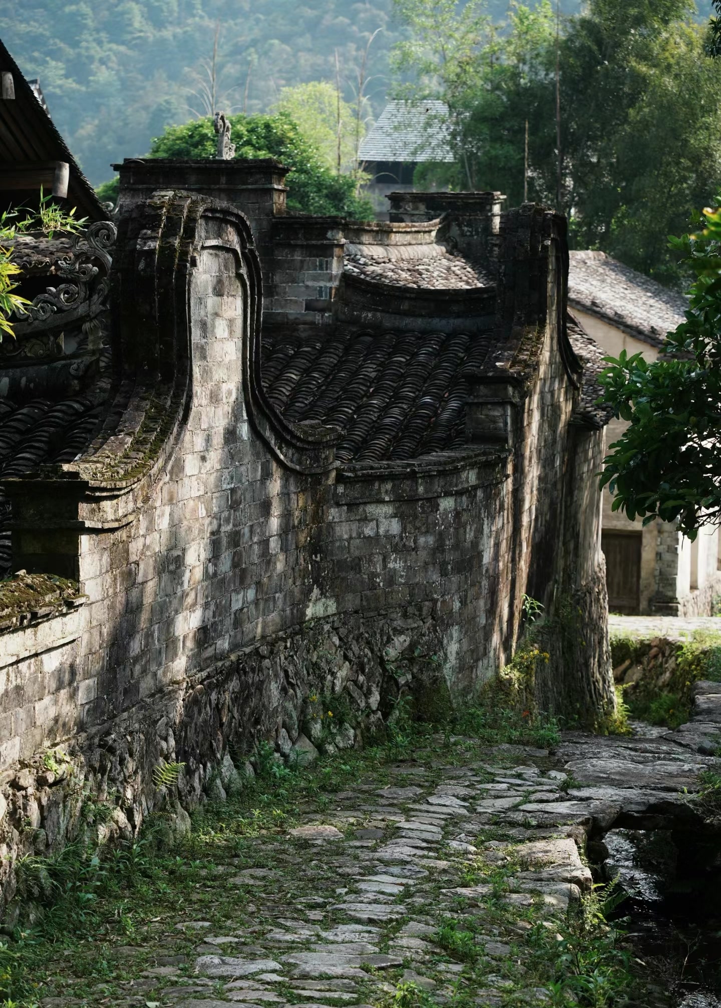 浙江省温州市永嘉县大若岩镇的一个古村落——埭头村,古称埭川或埭谷