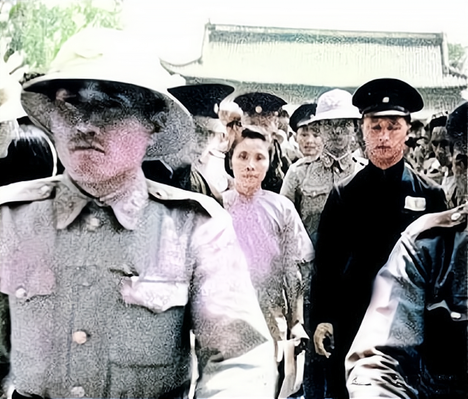 1946年,南京,莫国康公审现场照片,当时她是汉奸陈公博的秘书,但其实