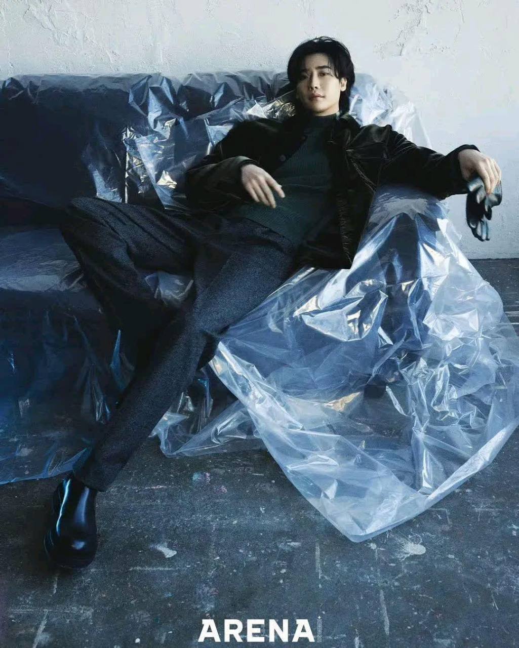 李钟硕黑色西服造型