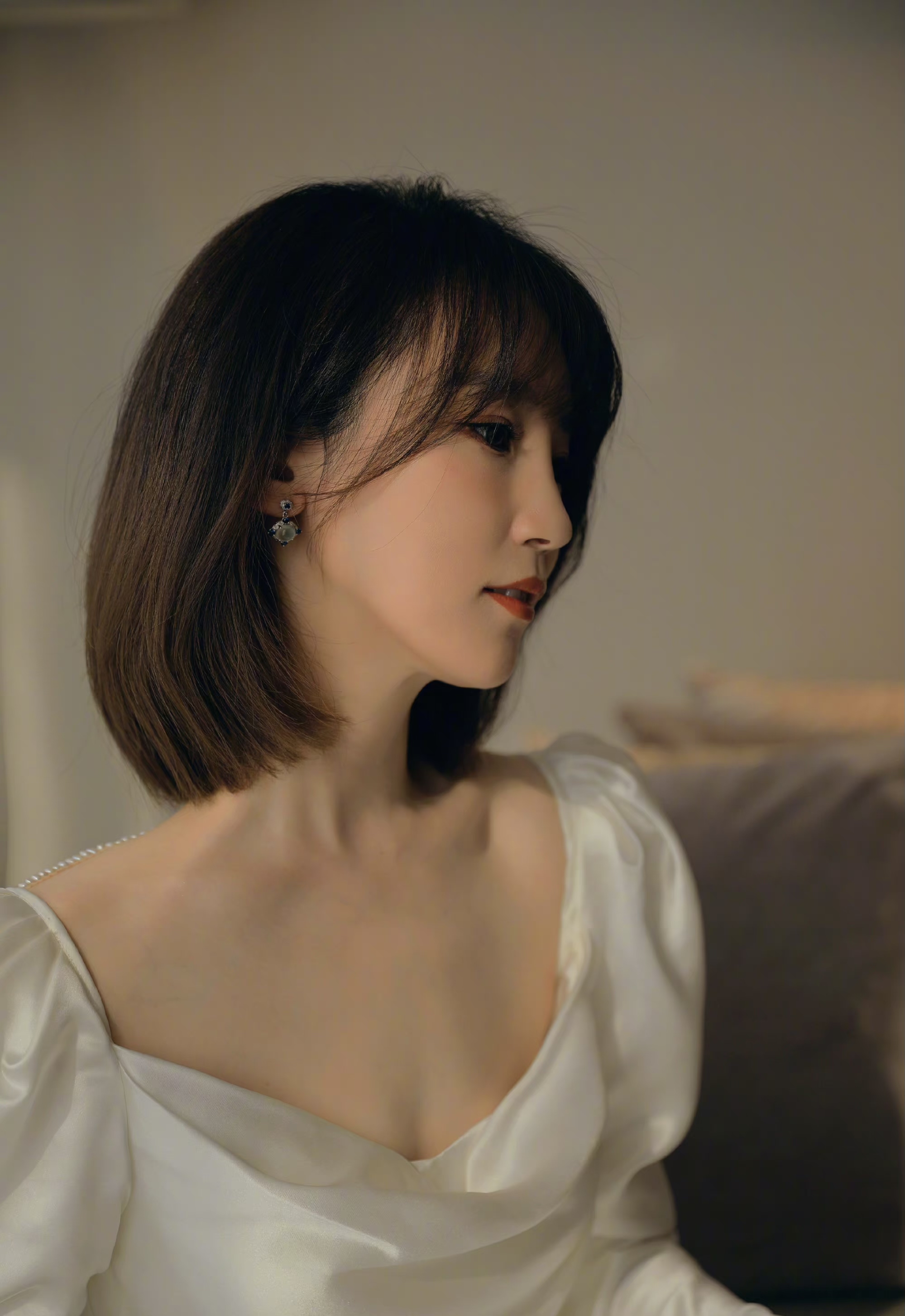 谢楠留中短发后,不单气质变好了,整个人都变得好温柔,贤妻良母啊.