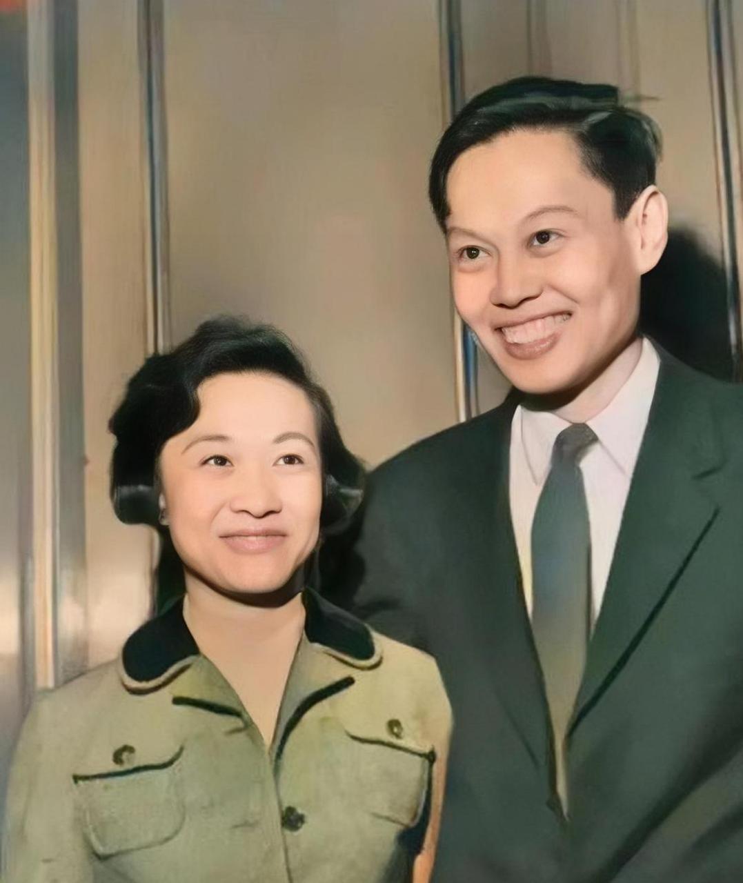 1950年,普林斯顿,28岁的杨振宁迎娶了23岁的杜致礼过门,由于在美国