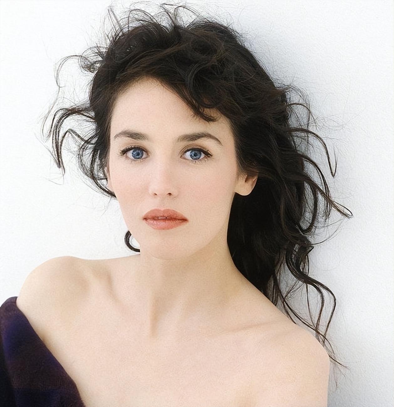 **意大利的魅惑:莫妮卡·贝鲁奇**