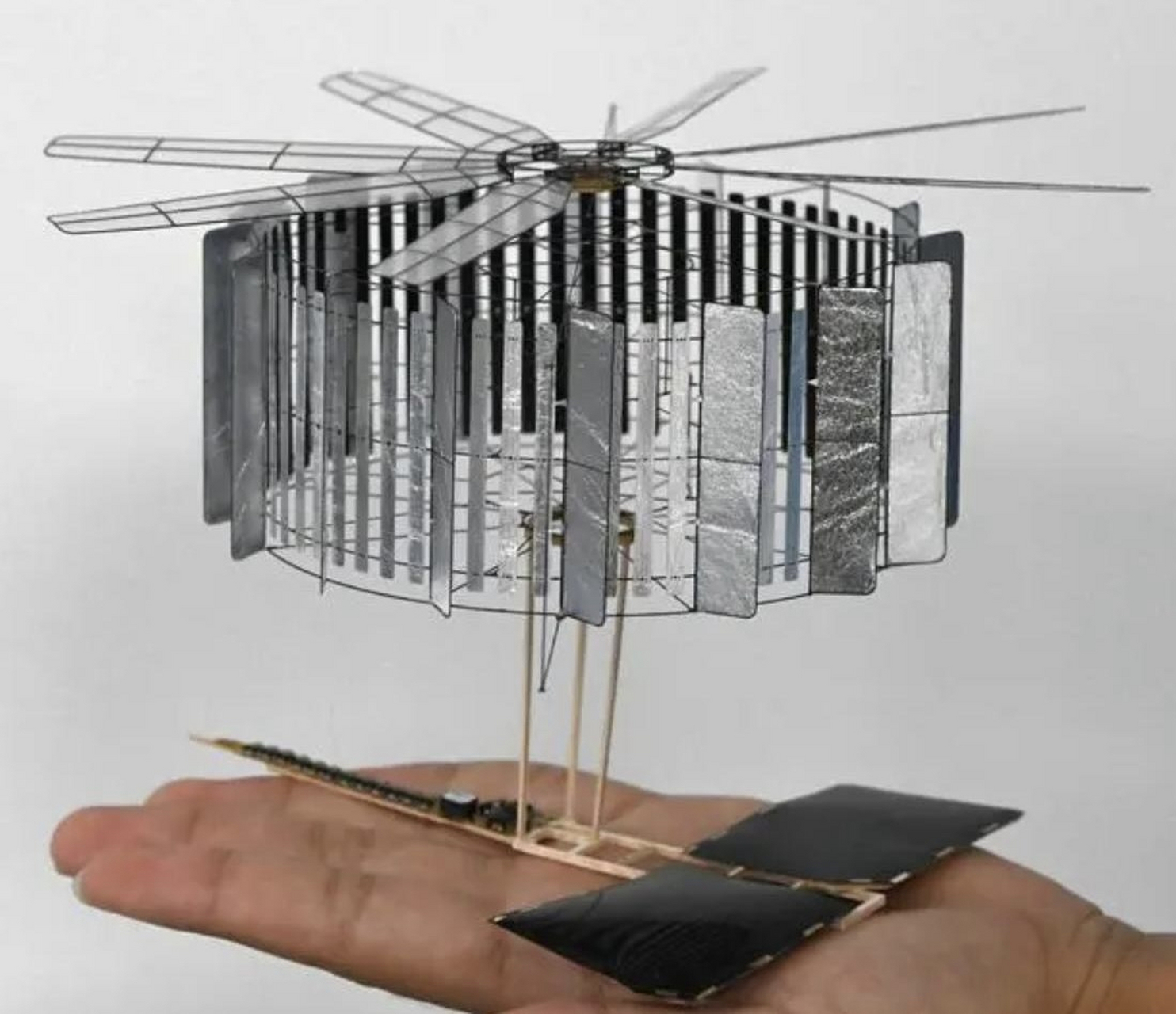 中国研发太阳能微型无人机,为未来的科技应用打开了无数扇窗户  近日