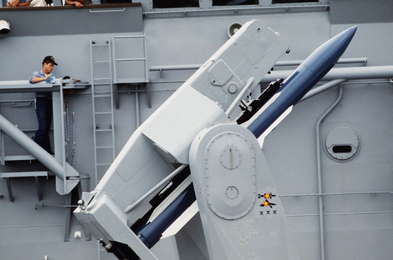 美驱逐舰导弹成本曝光:天价武器,打赢中国成幻想?