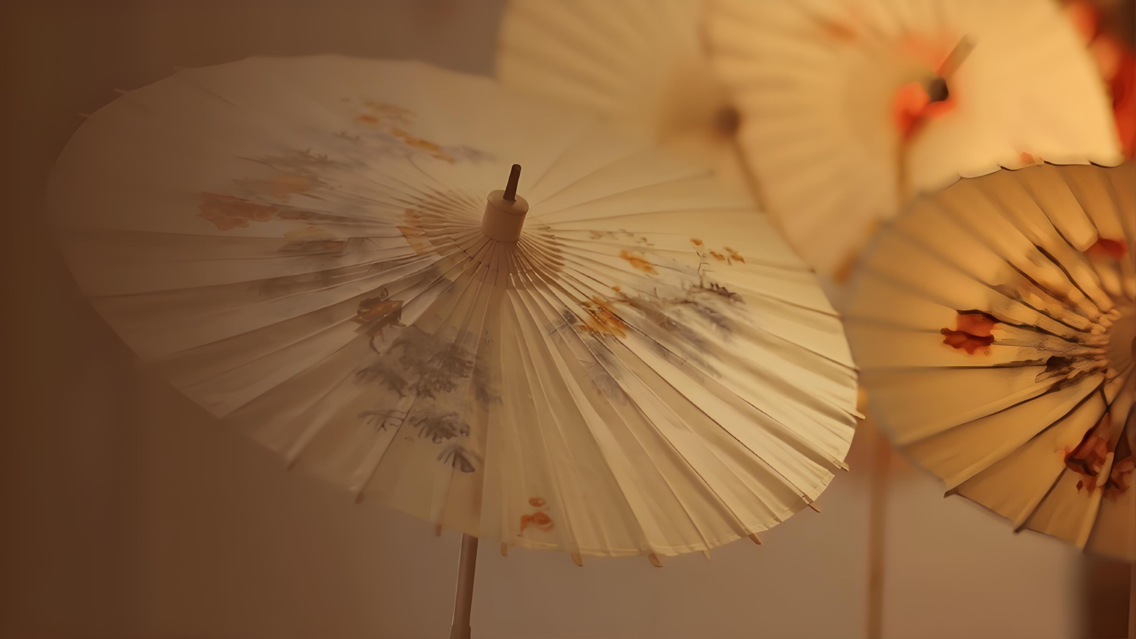 油纸伞是中国传统工艺品之一,作为起源于中国的一种纸制或布制伞,亦传