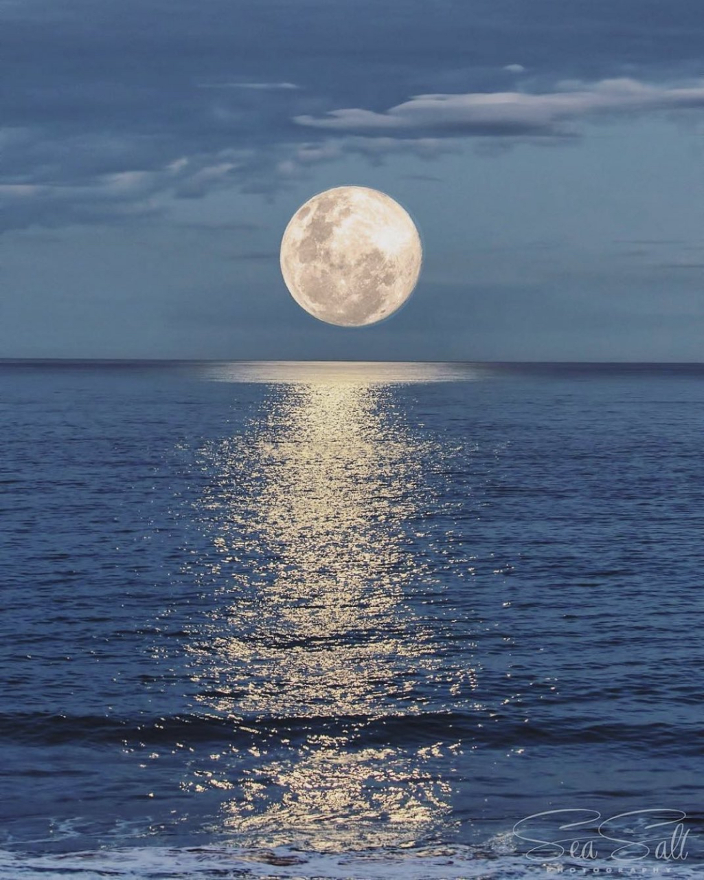 海上生明月,天涯共此时.您觉着,这张图片能配得上这句诗吗?