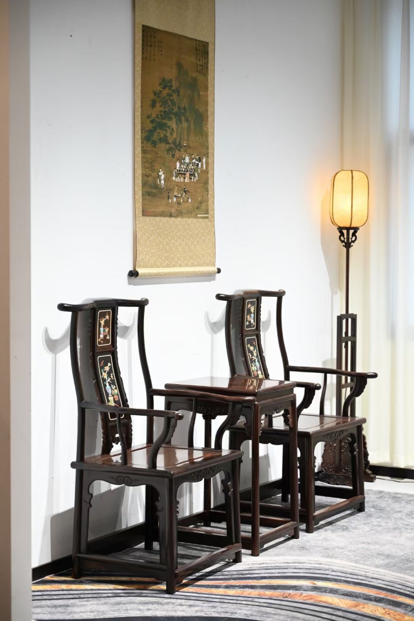 大红酸枝四出头官帽椅