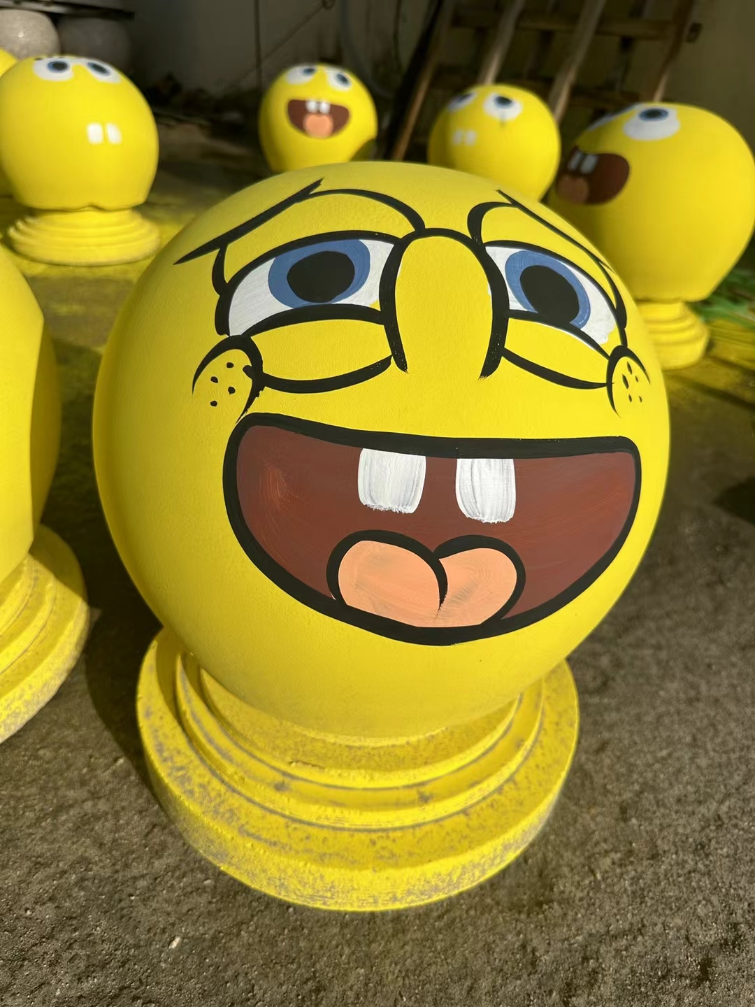 石球,挡车球,花岗岩车止石,隔离墩,路障球,石材圆球彩绘涂鸦