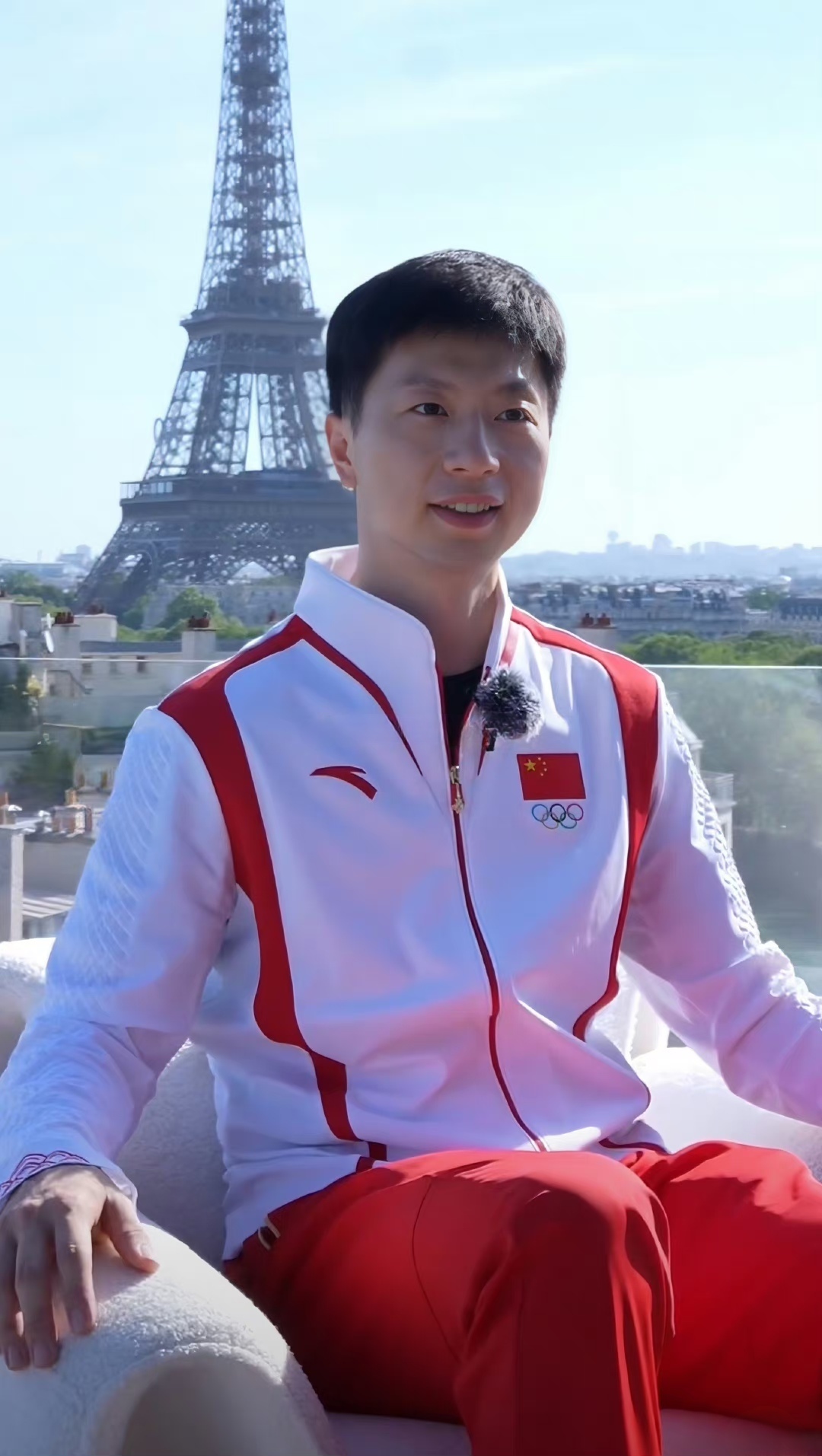 马龙不仅拥有出众的外表,更是在乒乓球领域展现出了卓越的技艺和非凡