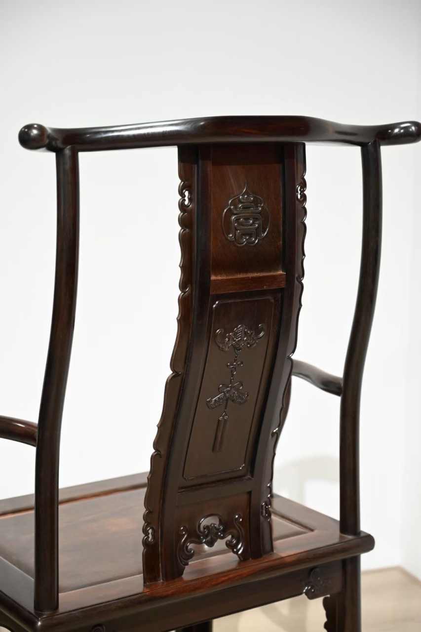 大红酸枝四出头官帽椅