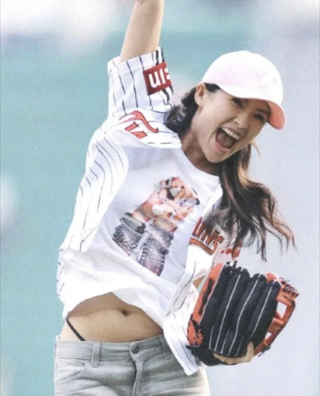 2009年的章子怡棒球开球,小肚子肉肉的好性感,就喜欢肥瘦皆宜的美人.