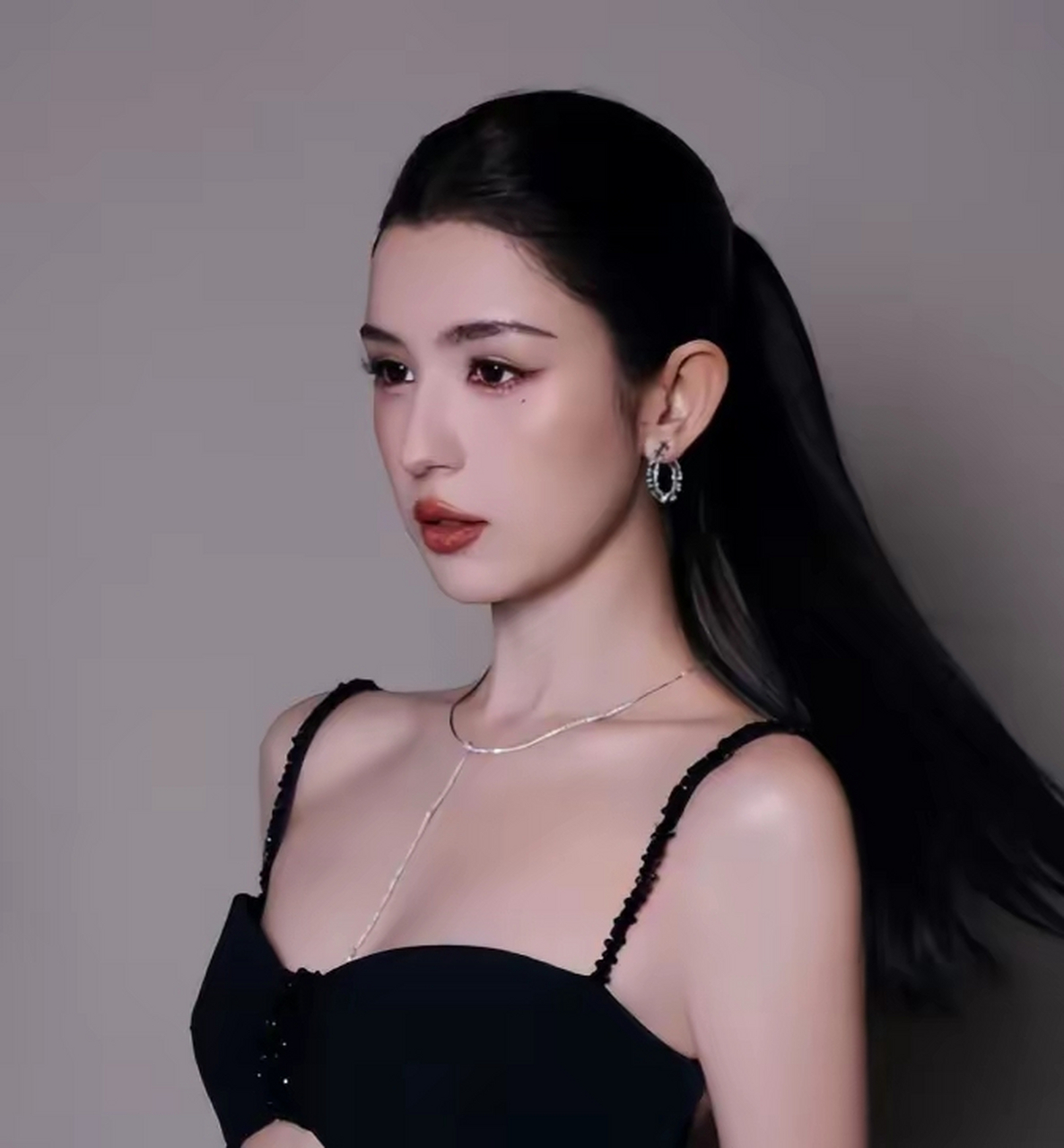 从"玉女"到"蜡烛门"遭万人唾弃,哈妮克孜内娱坎坷路!