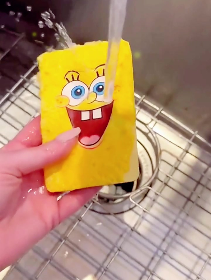 干海绵吸水的时候,简直是神还原!