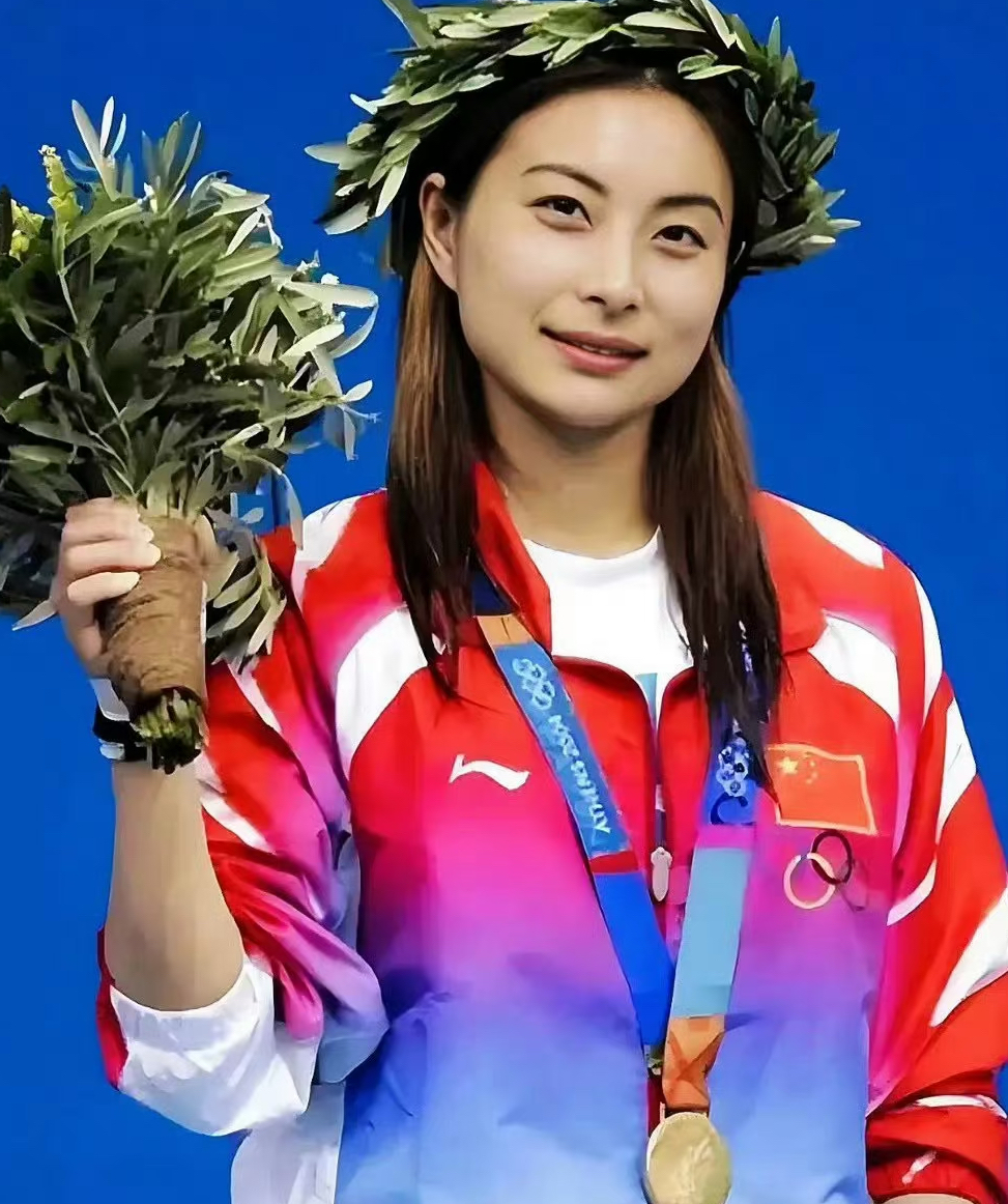 2004年雅典奥运会上获得跳水冠军的郭晶晶