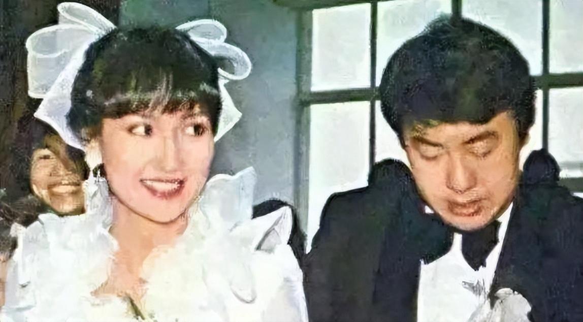 出生被遗弃,18岁搭戏周润发,结婚被关之琳介入,现在生活美满