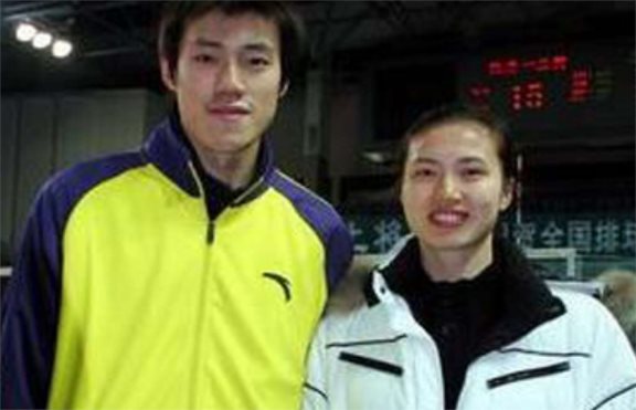 周苏红:照顾瘫痪丈夫5年,后改嫁大9岁富商,让女儿认前夫当干爹