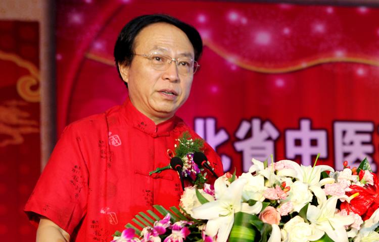 吴以岭:靠5条小虫子造就200亿帝国,却坚守8元诊费几十年不变