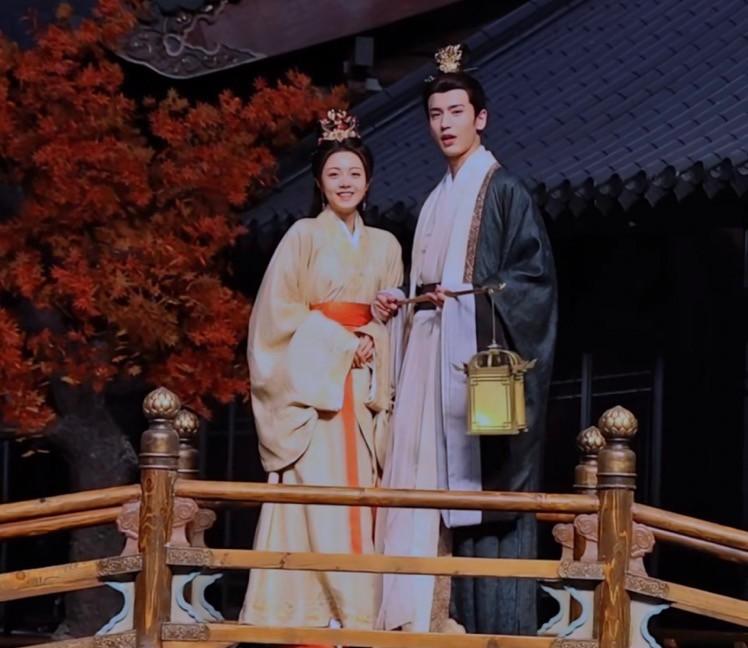 赵今麦与张凌赫主演24集爱情剧,双马尾造型可爱,cp感满满