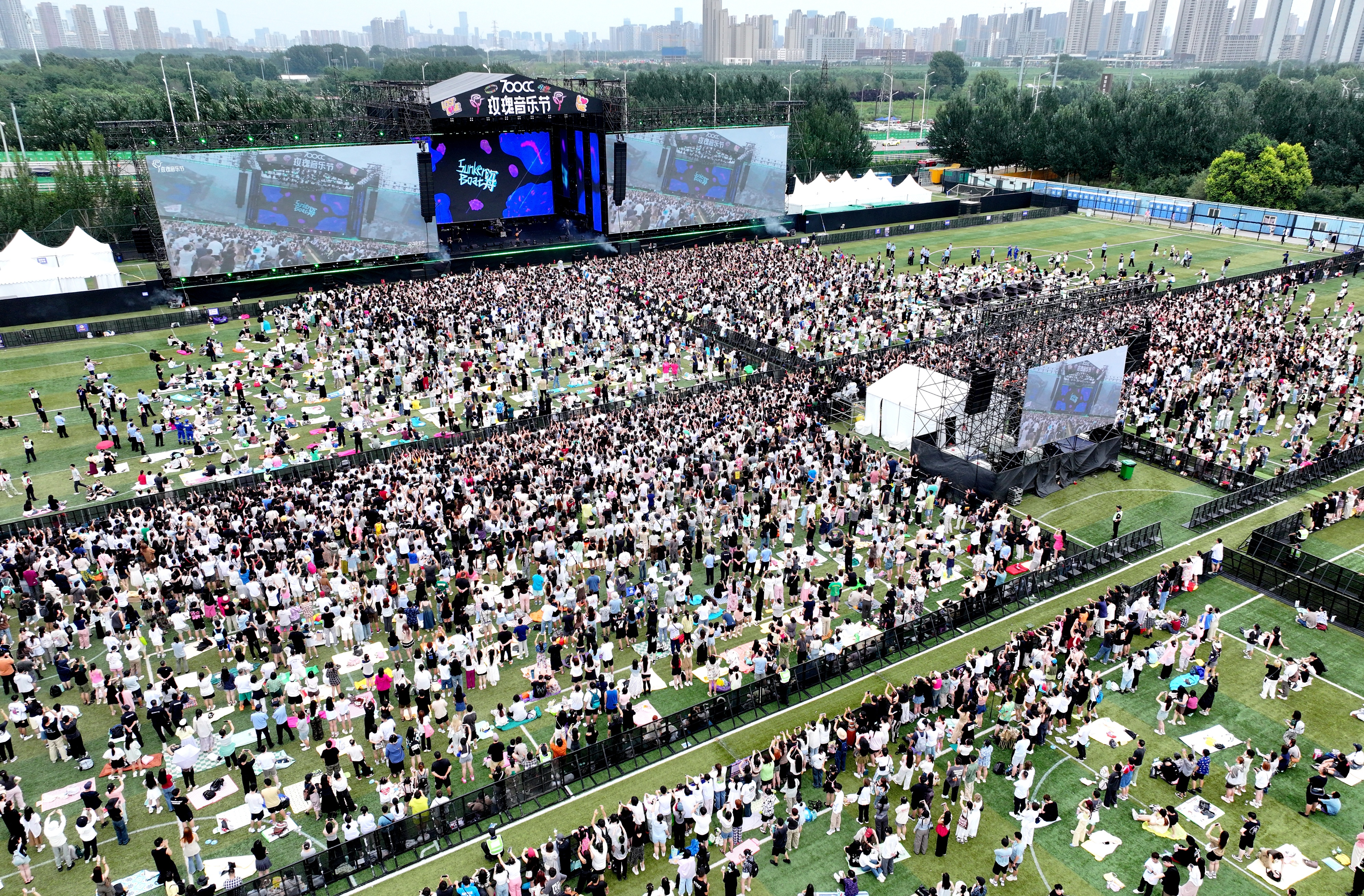 乐迷与偶像的双向奔赴 城市与音乐的激情狂欢——沈阳玫瑰音乐节圆满