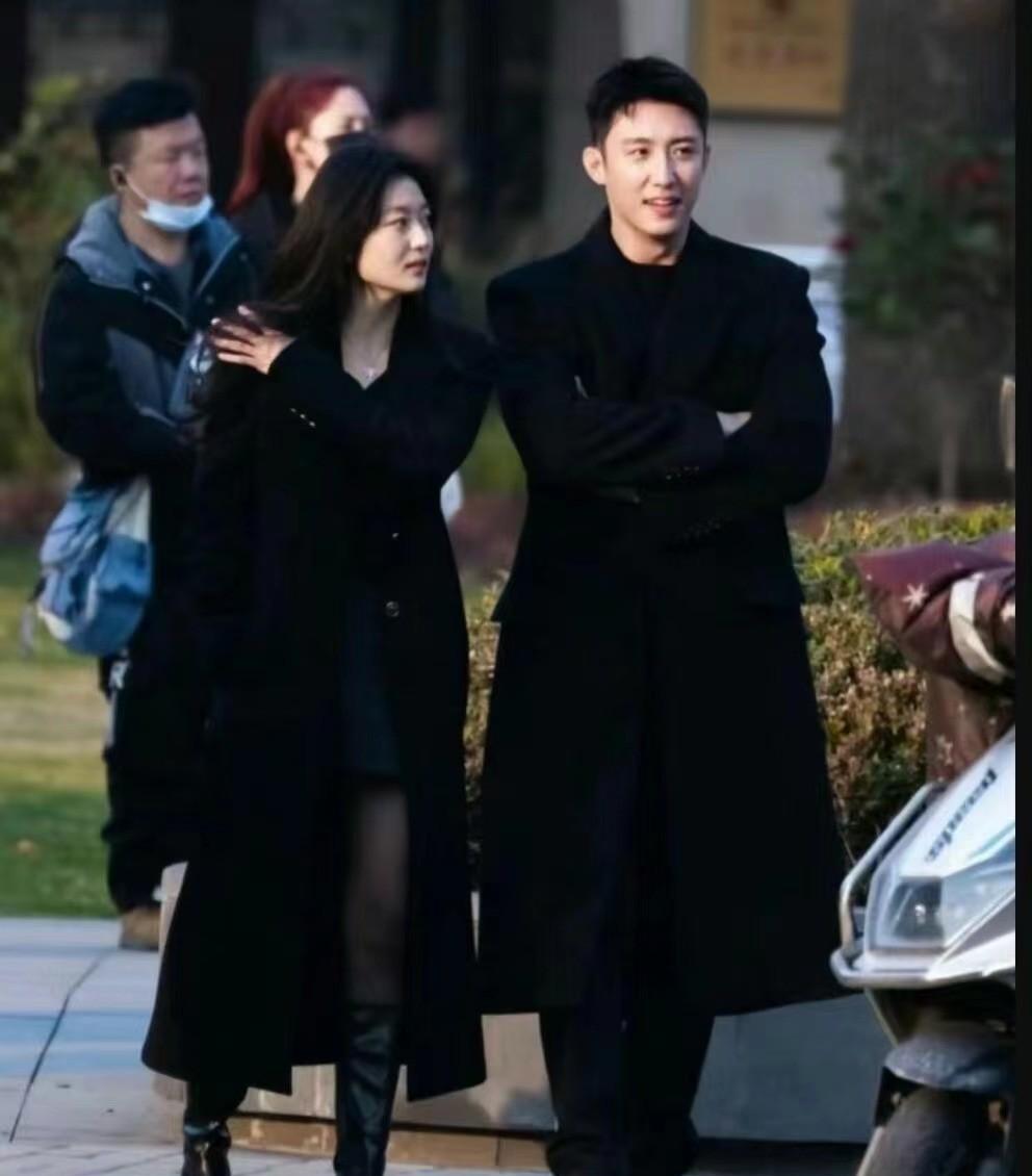 赵今麦与张凌赫主演24集爱情剧,双马尾造型可爱,cp感满满