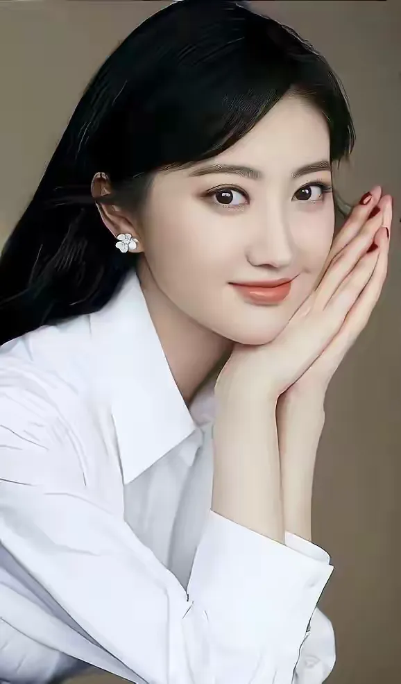 中国十大温婉美女: 1. 第一名,或许是景甜 2. 第二名,可能是古力娜扎