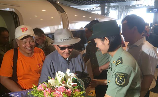 台湾老兵带妻回大陆,原配苦等50年相见仅谈1小时,原配:无话说