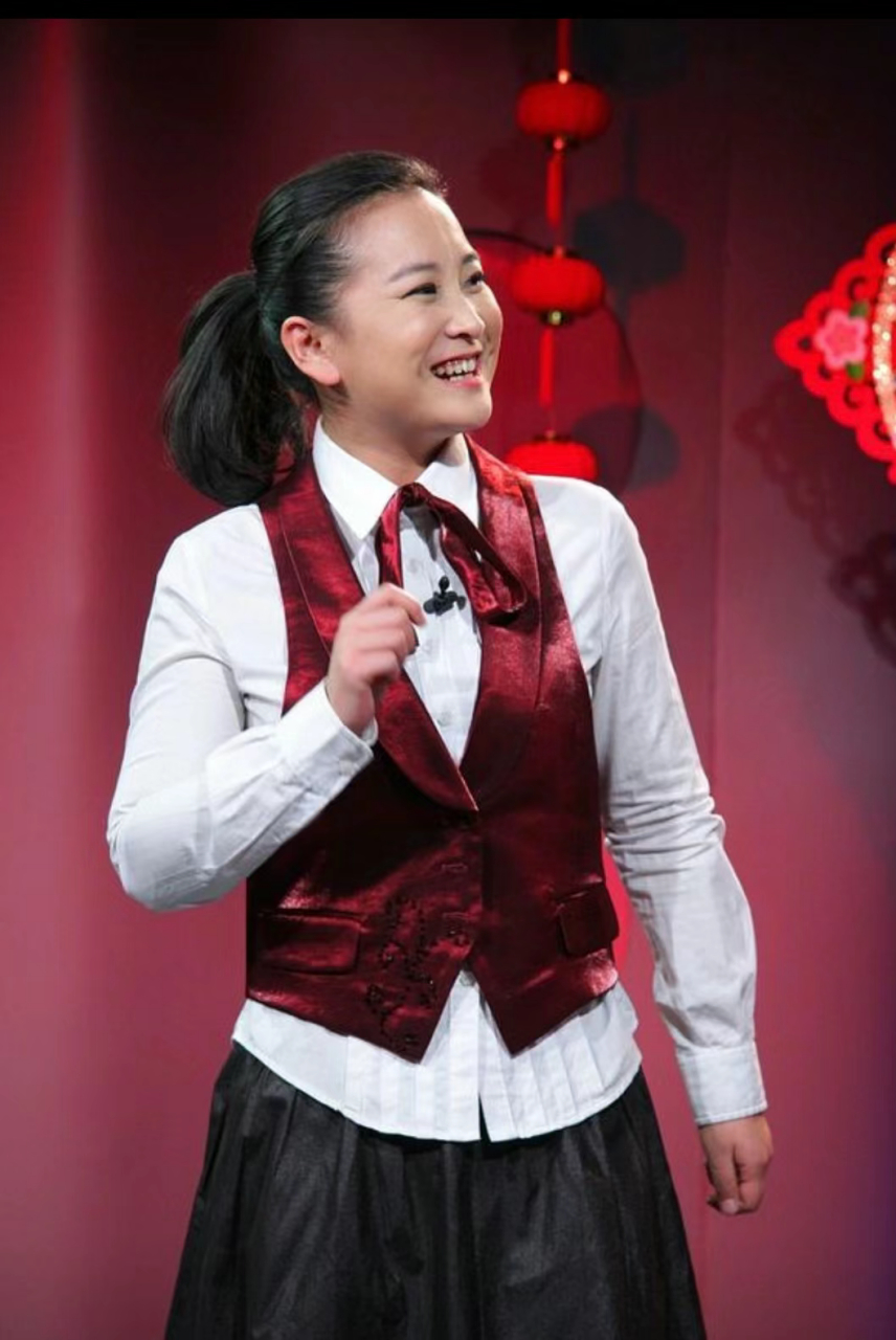 其实,2010年时期的贾玲,是一个正常体型的姑娘.