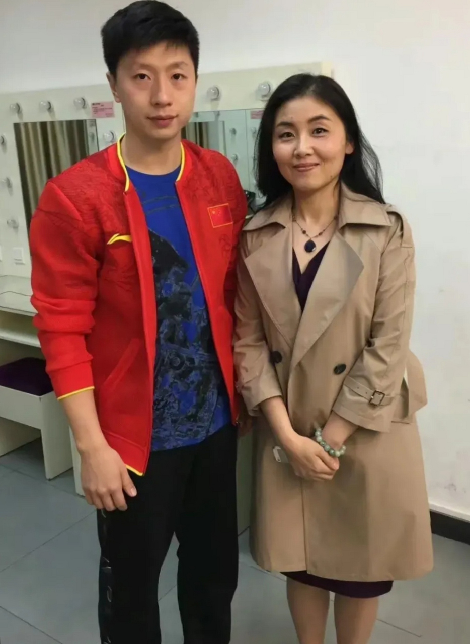 您猜,马龙与颜宁这张合影照,是谁主动找谁拍照的?