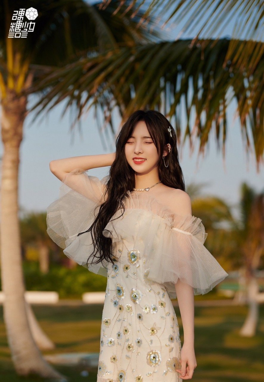 郑乃馨海岛纱裙大片