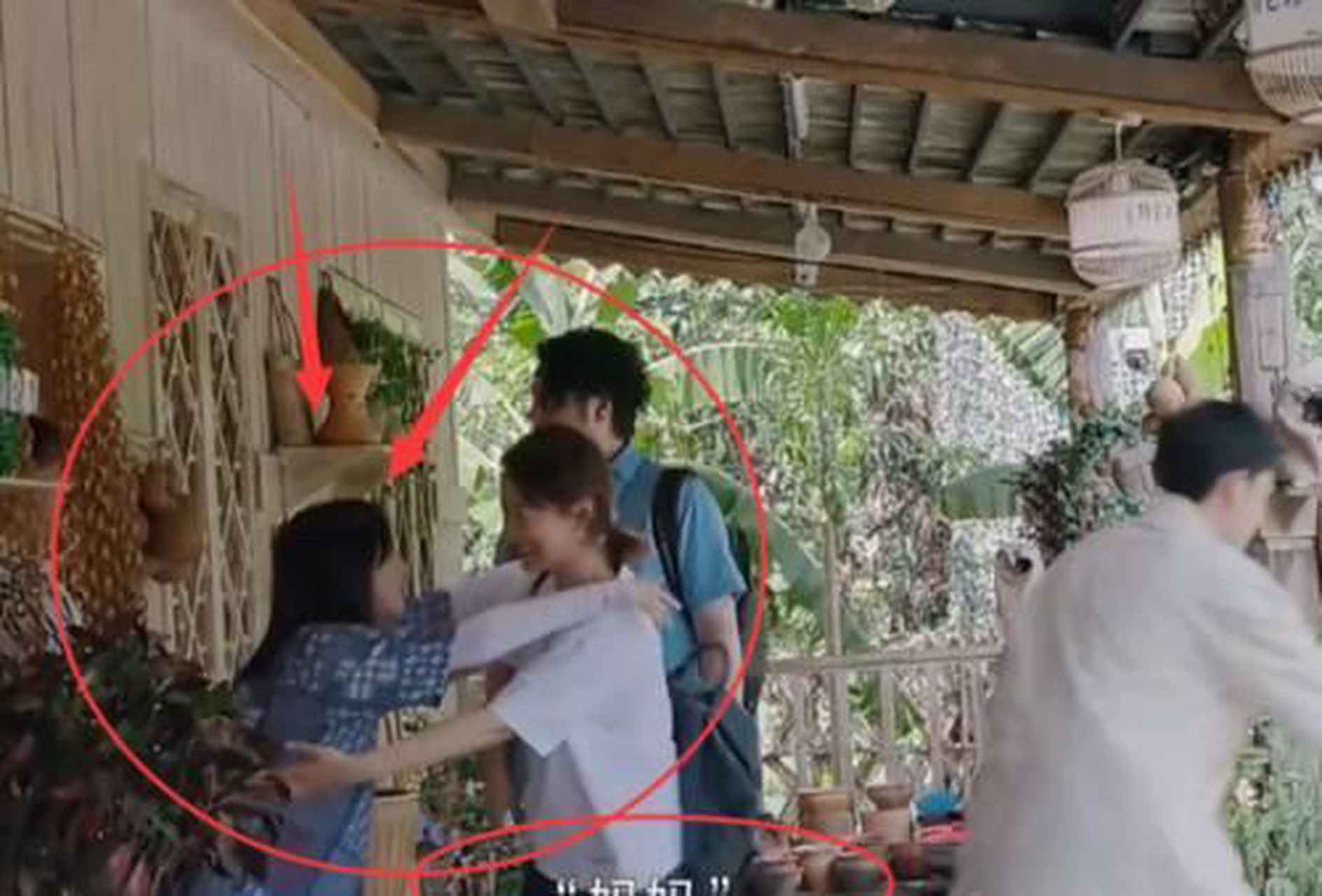 同是"妈妈"来做客,张子枫见陶虹,见海清,关系亲疏一目了然!