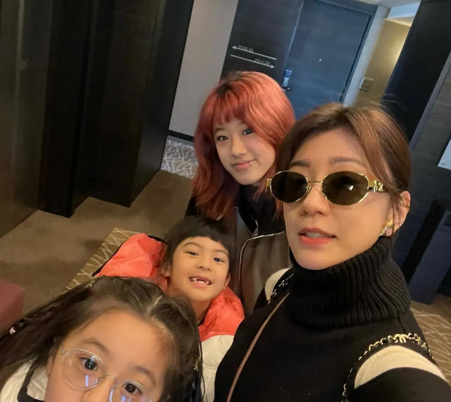 贾静雯一家五口日本游玩