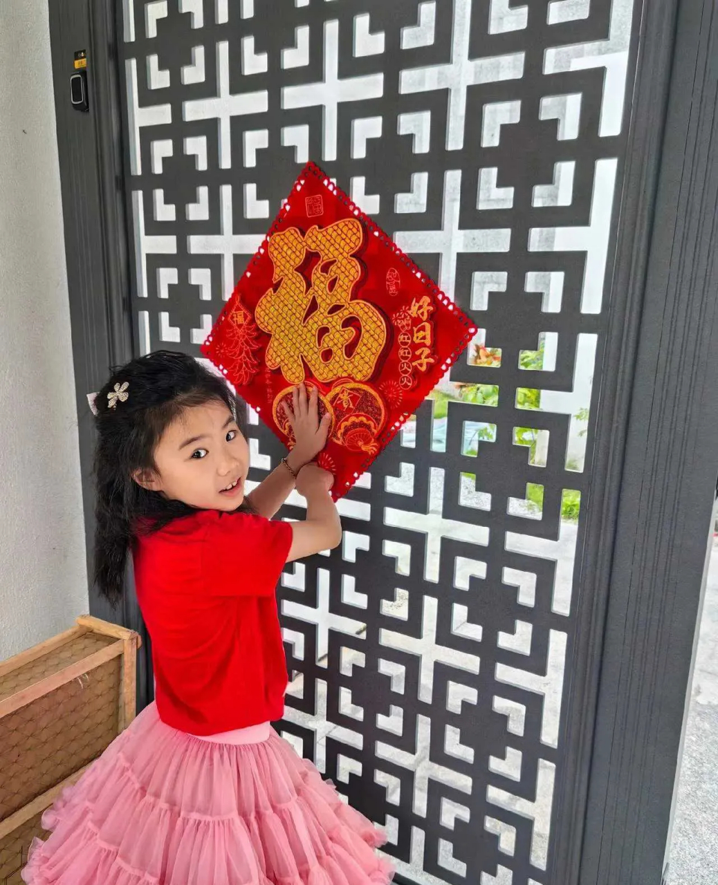 王楠一家四口在海南的豪宅内开开心心过大年!