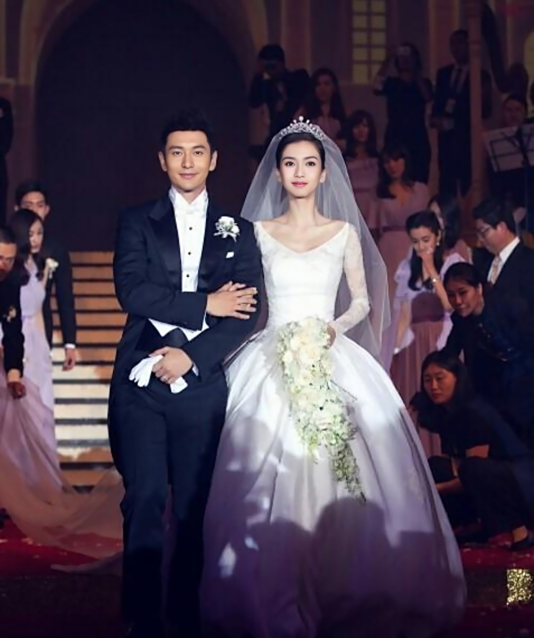 杨颖和黄晓明的"世纪婚礼"表面上非常的壮观