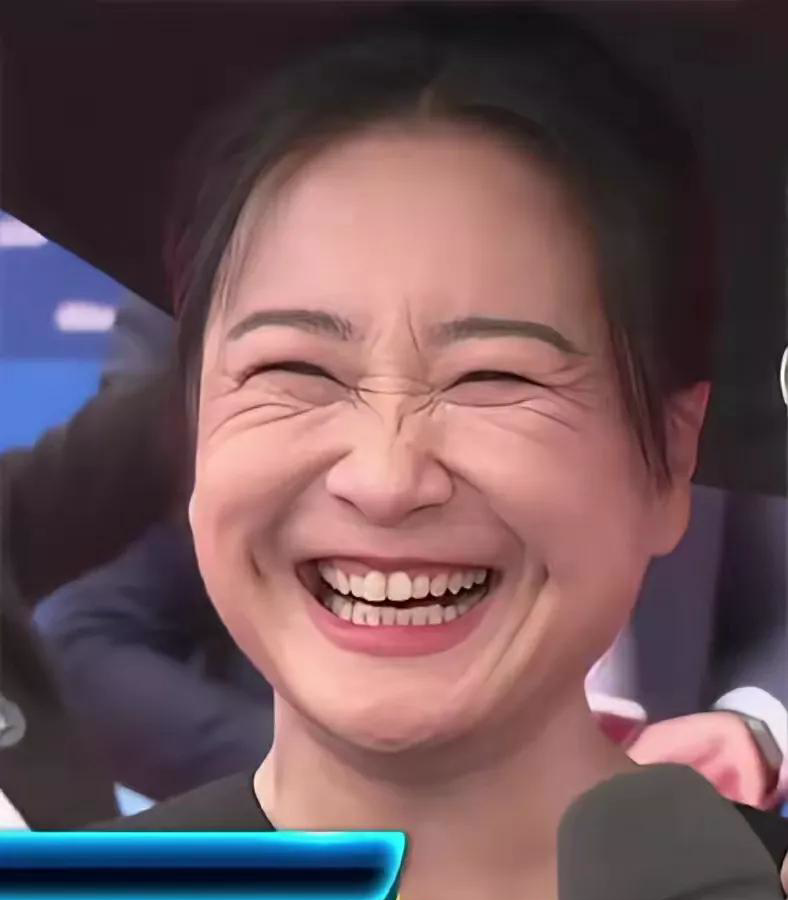 贾玲的笑容也比以前灿烂了 但是瘦身也带来了后遗症 笑得愈发肆无忌惮