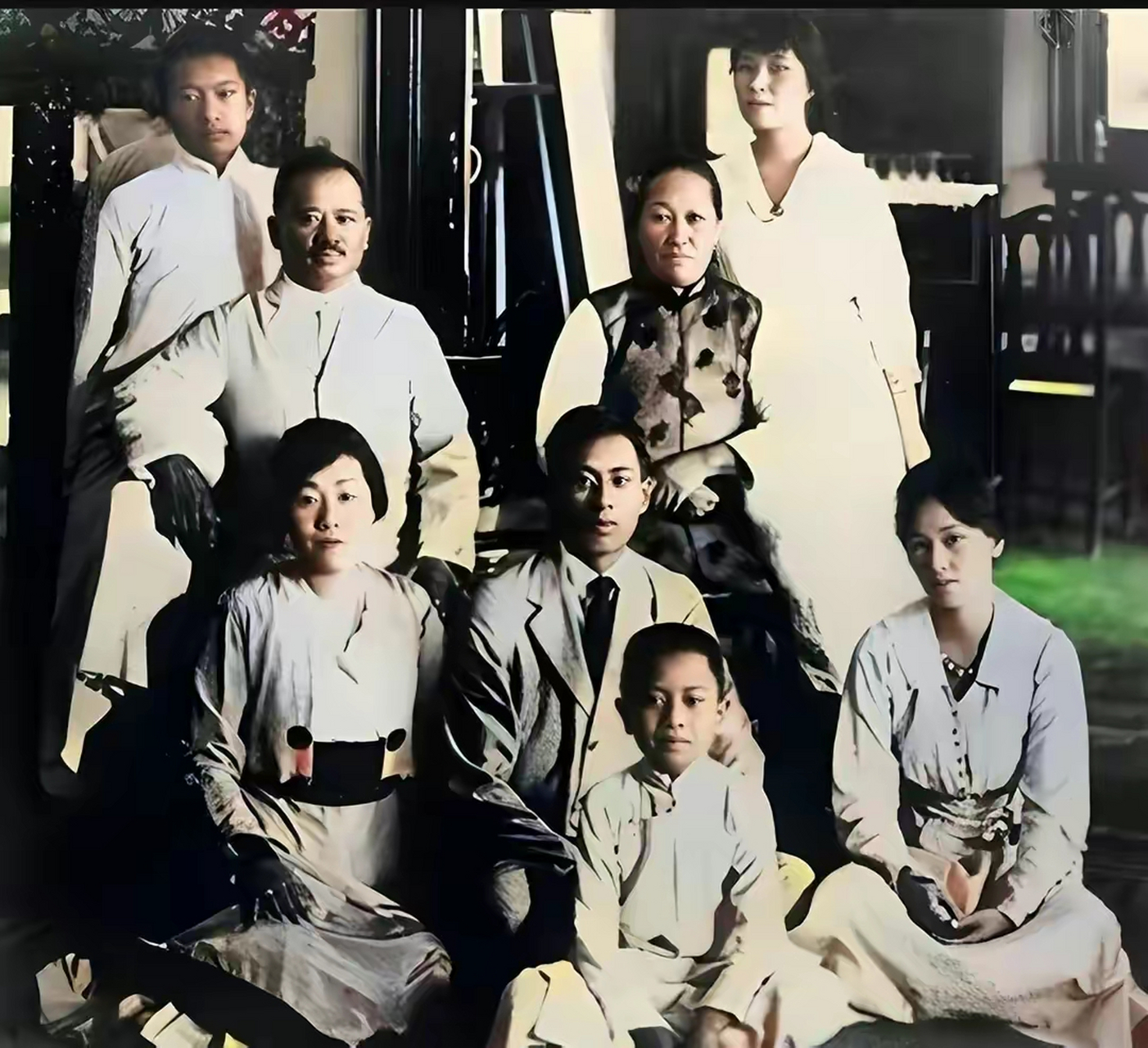 宋氏三兄弟及他们夫人合影,这是1942年,宋子文,宋子良,宋子安三家人