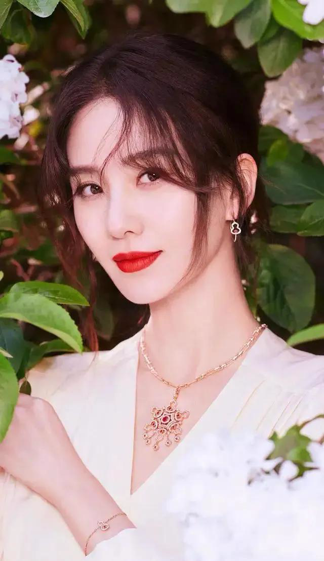 内地零绯闻的十位女明星 第一位:刘诗诗 第二位:韩雪 第三位:孙俪 第